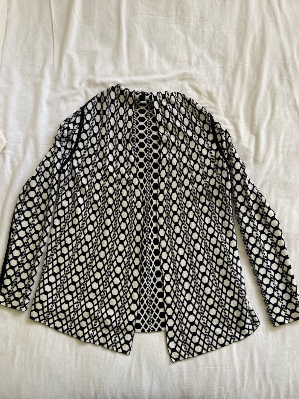 Chico’s Reversible Black & White Geometric Open-Front Women's Tunic Sweater